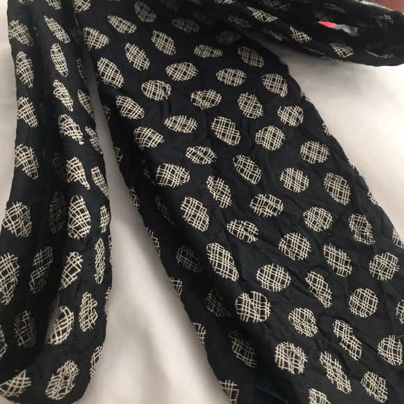 Black and white Italian 100” silk tie🌺 - Picture 1 of 5
